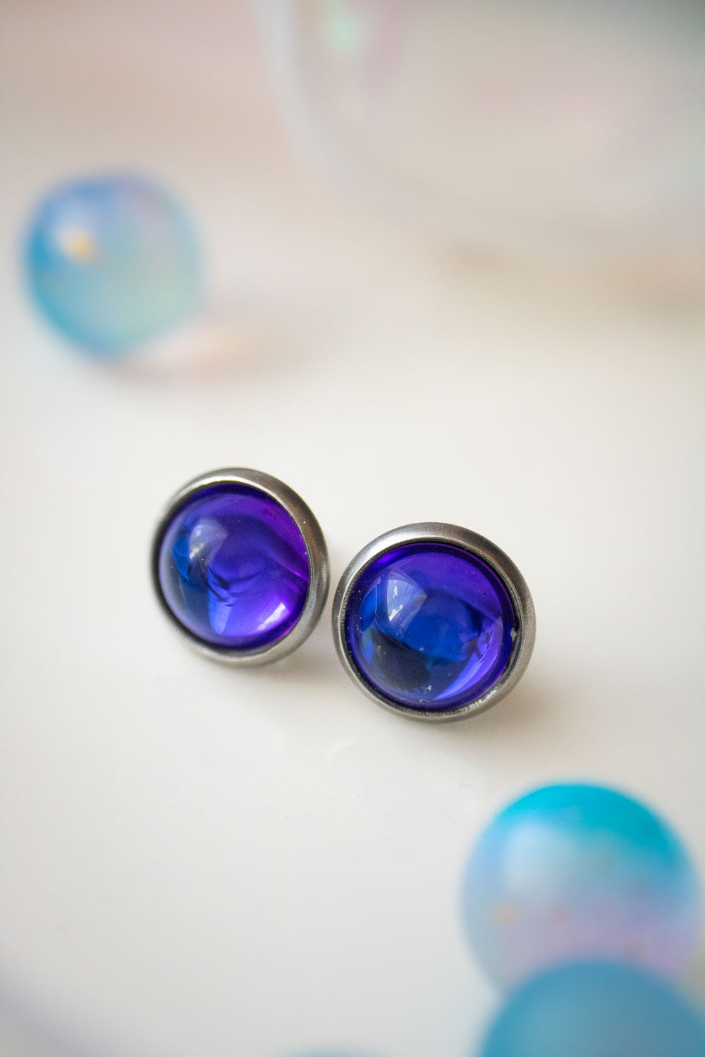 Boucles d'Oreilles Puces bleutées - Cabochon de verre - Célestine lunamanashop
