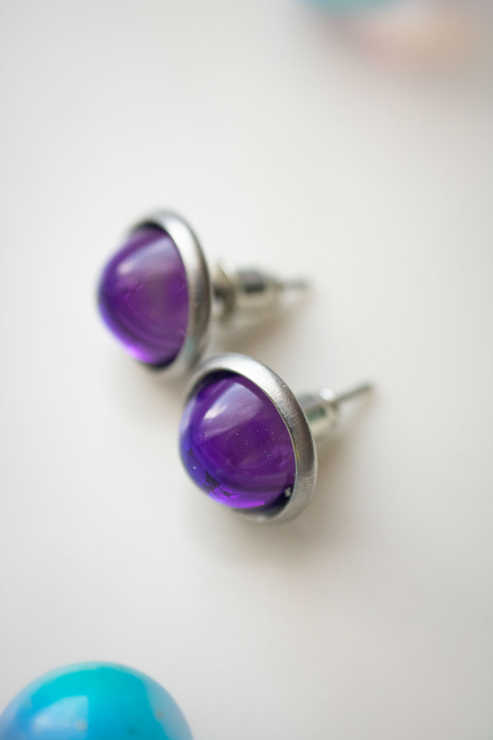 Boucles d'Oreilles Puces bleutées - Cabochon de verre - Célestine lunamanashop