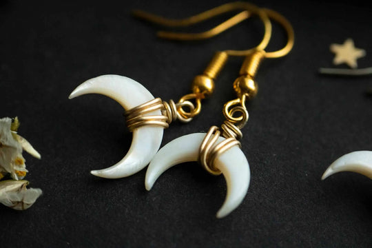 Boucles d'oreilles Lune de Nacre dorée lunamanashop