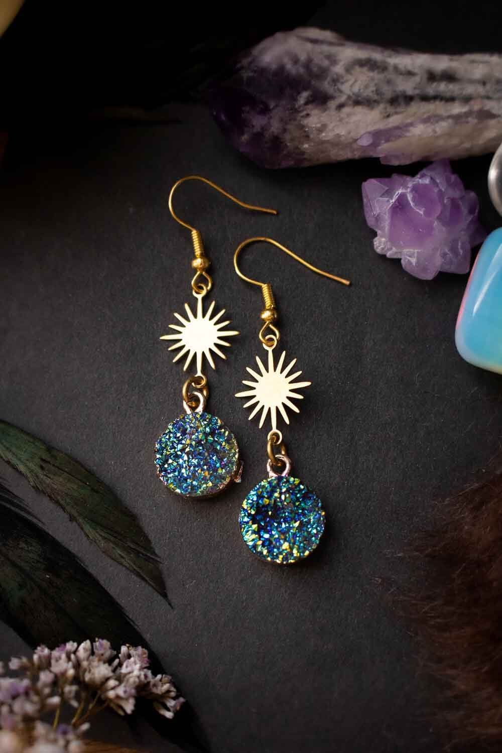 Boucles d'oreilles Oracle avec soleil et cristal bleuté lunamanashop