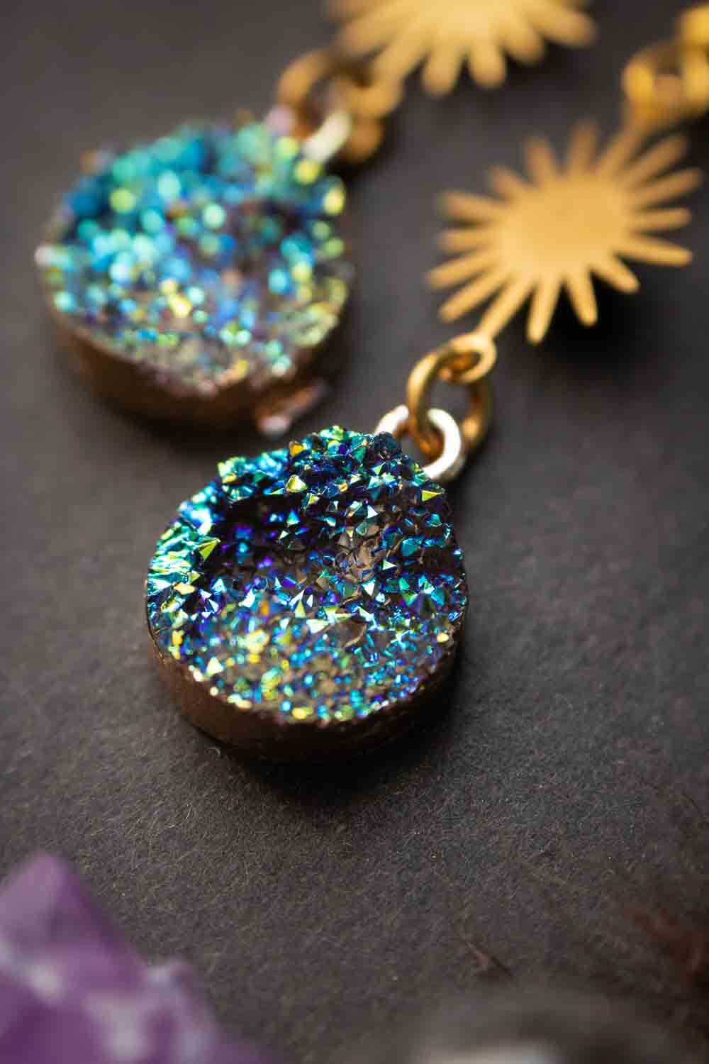 Boucles d&#39;oreilles Oracle avec soleil et cristal bleuté lunamanashop