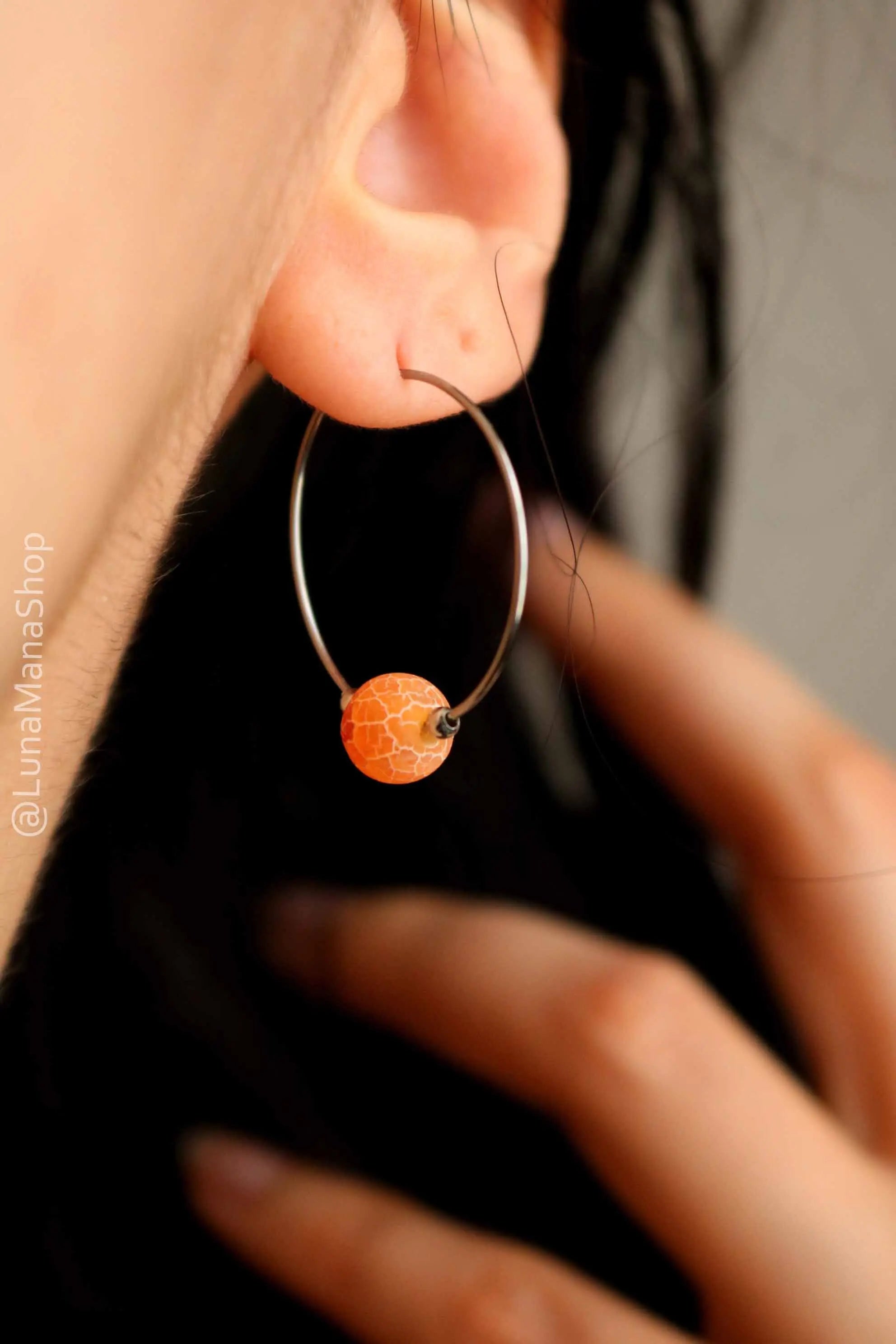 Boucles d'oreilles créoles en Agate orange craquelées lunamanashop