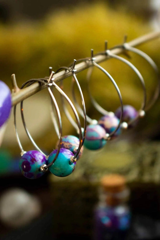 Boucles d'oreilles créoles en Jaspe coloré violet et bleu lunamanashop