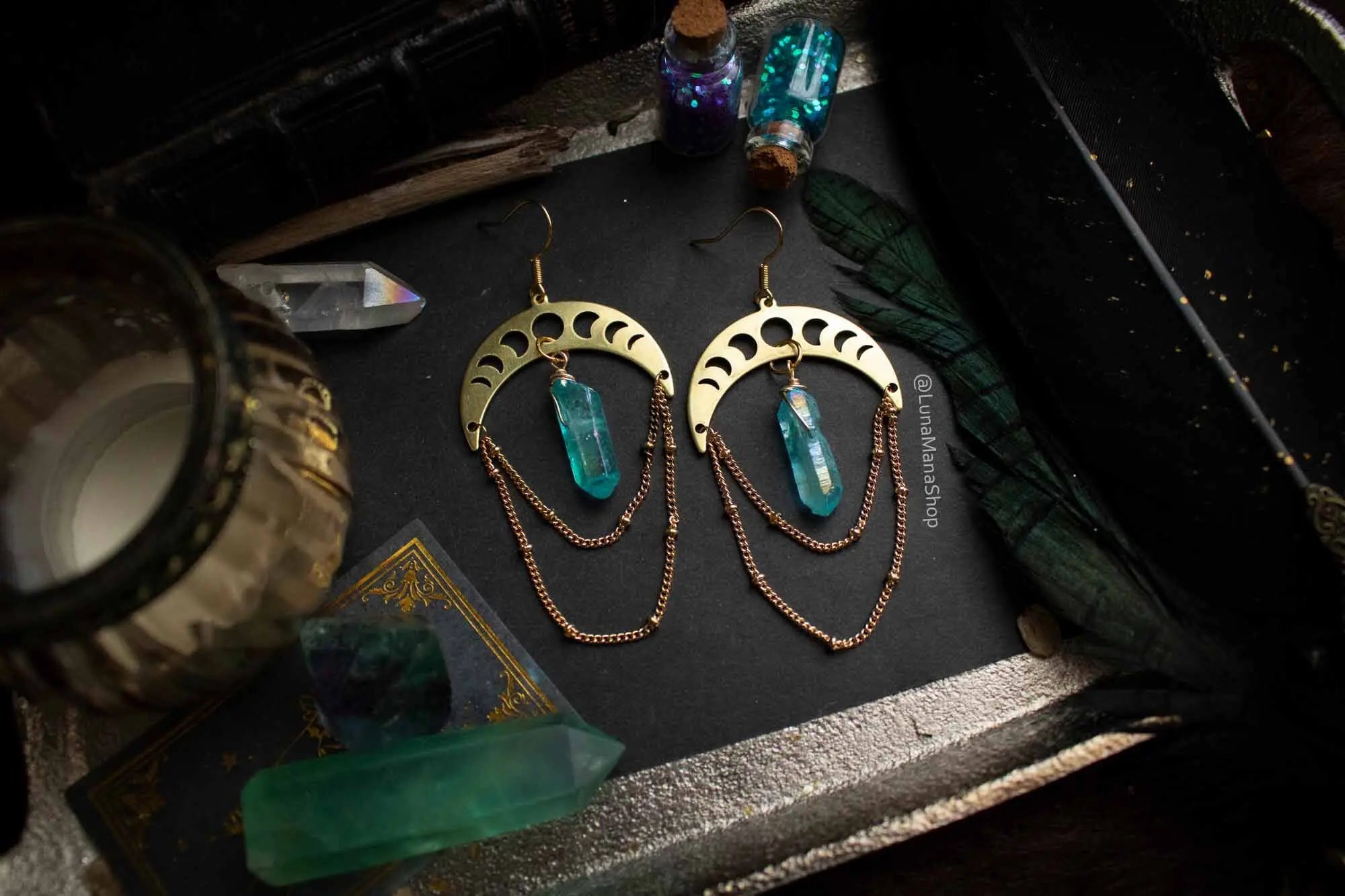 Boucles d'oreilles dorées avec cristaux bleus et lune lunamanashop