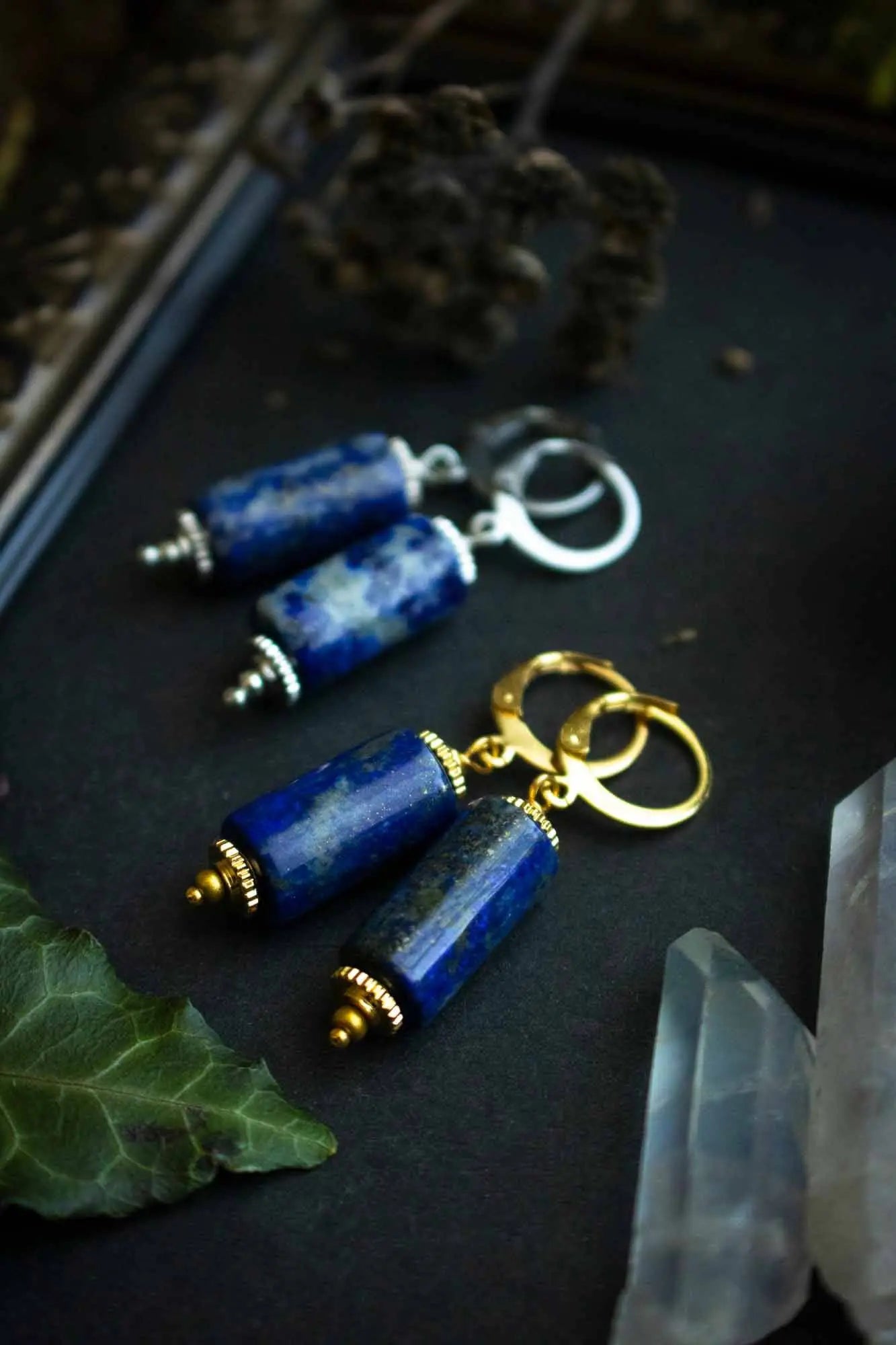 Boucles d&#39;oreilles en Lapis Lazuli dorée ou argentée et dormeuses lunamanashop