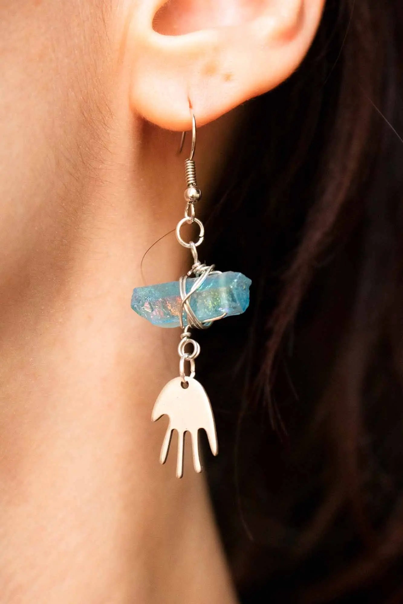 Boucles d'oreilles en cristal de quartz et main argenté lunamanashop