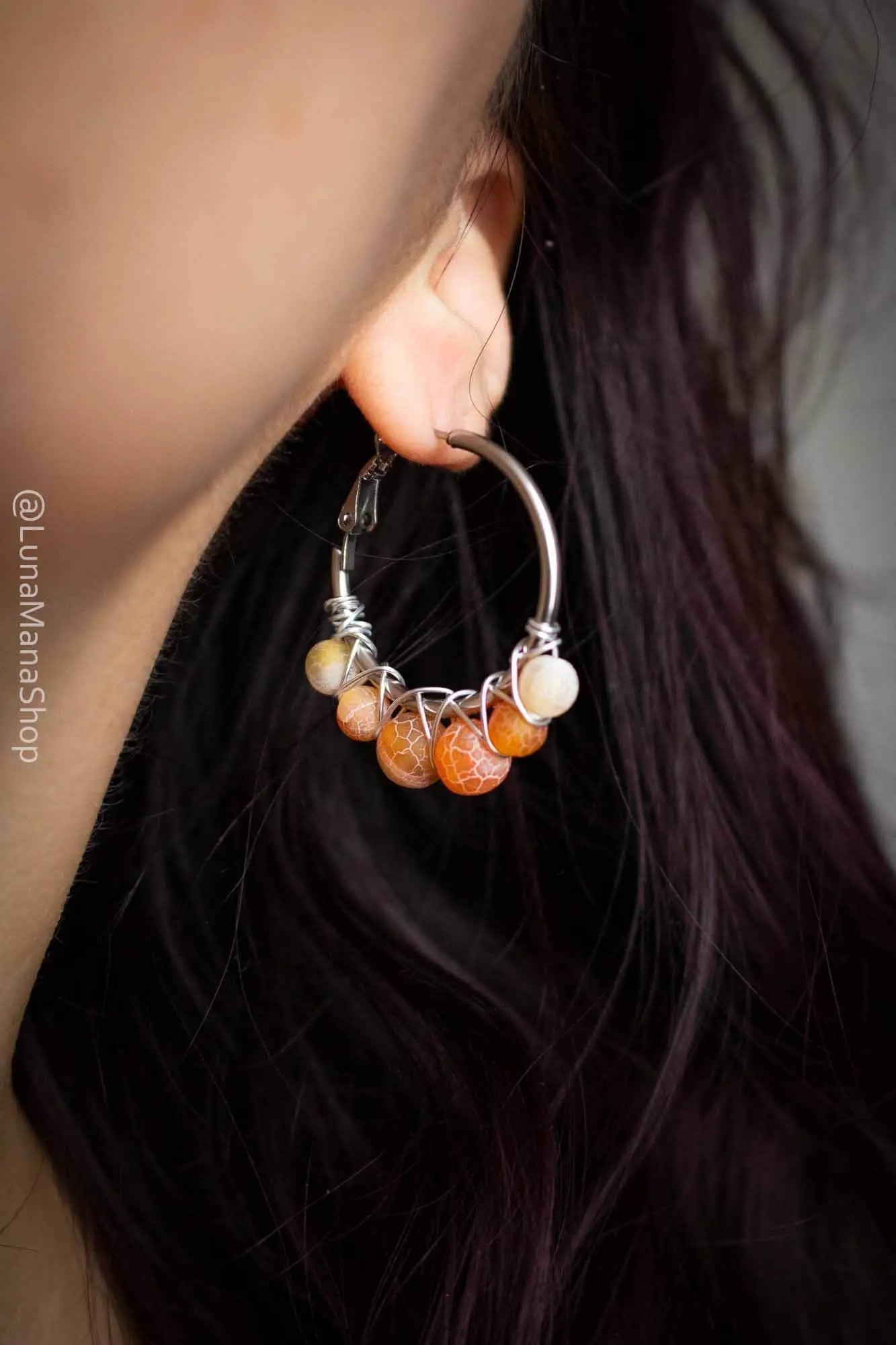Boucles d&#39;oreilles créoles en Agate orange petit modèle lunamanashop