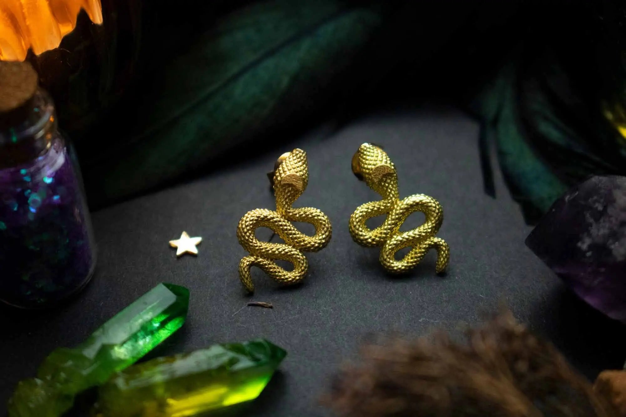 Boucles d&#39;oreilles puce serpent mystique doré lunamanashop
