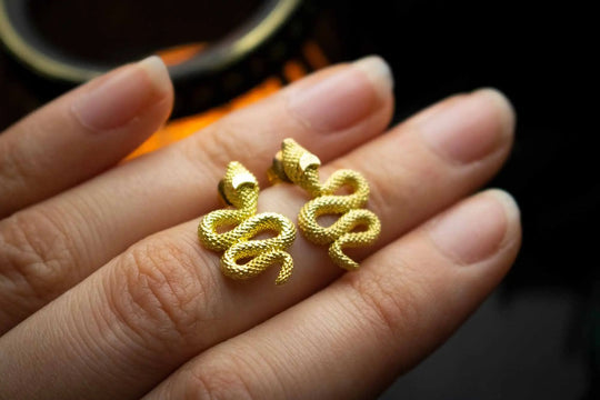 Boucles d'oreilles puce serpent mystique doré lunamanashop