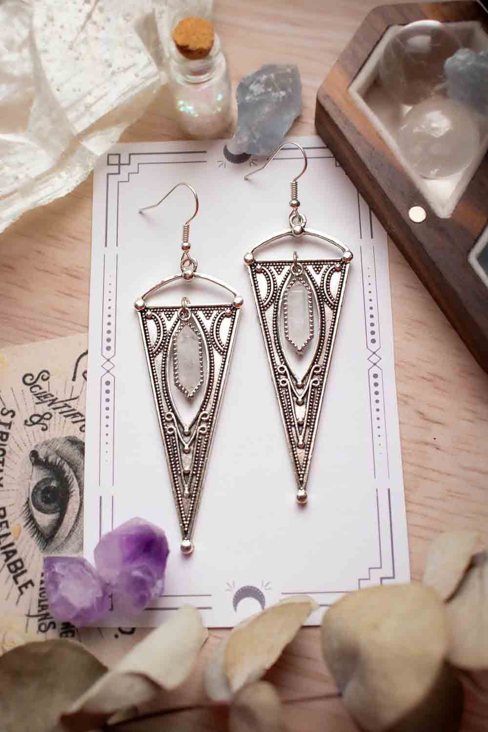 Boucles d'oreilles triangle et quartz - Prisme translucide - Vestale lunamanashop