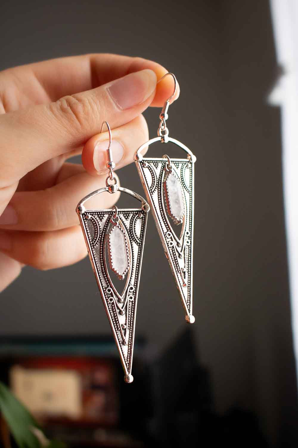 Boucles d'oreilles triangle et quartz - Prisme translucide - Vestale lunamanashop