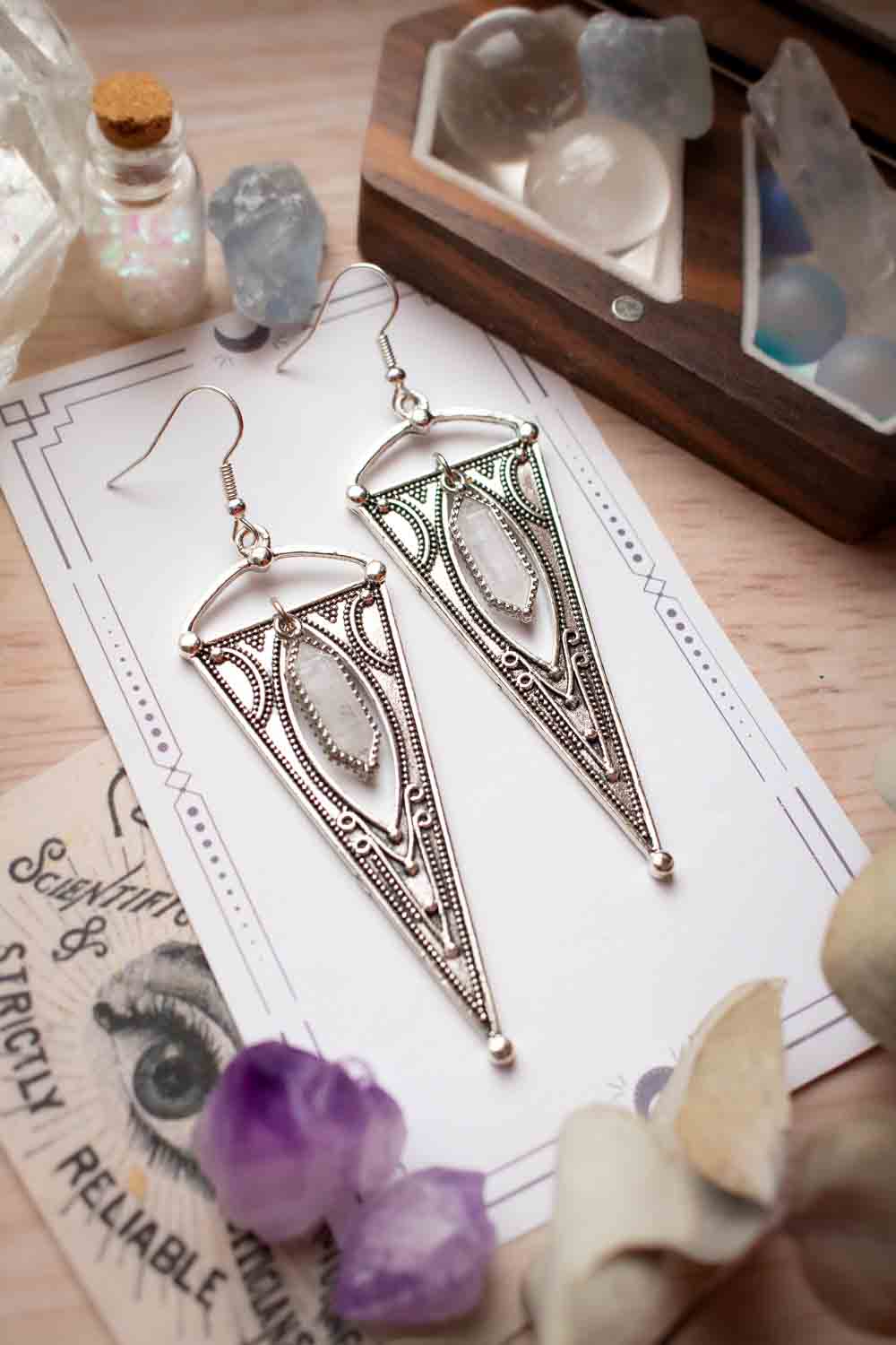 Boucles d'oreilles triangle et quartz - Prisme translucide - Vestale lunamanashop