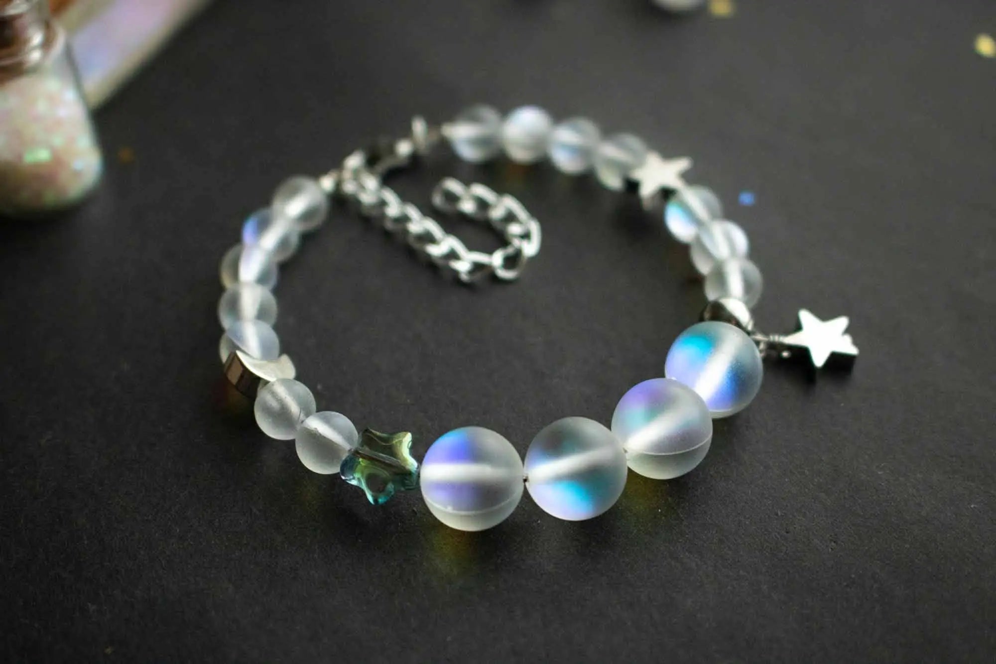 Bracelet de perles Aurore Boréale clair avec breloque étoile lunamanashop