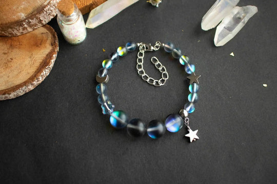 Bracelet de perles Aurore Boréale foncé avec breloque étoile lunamanashop