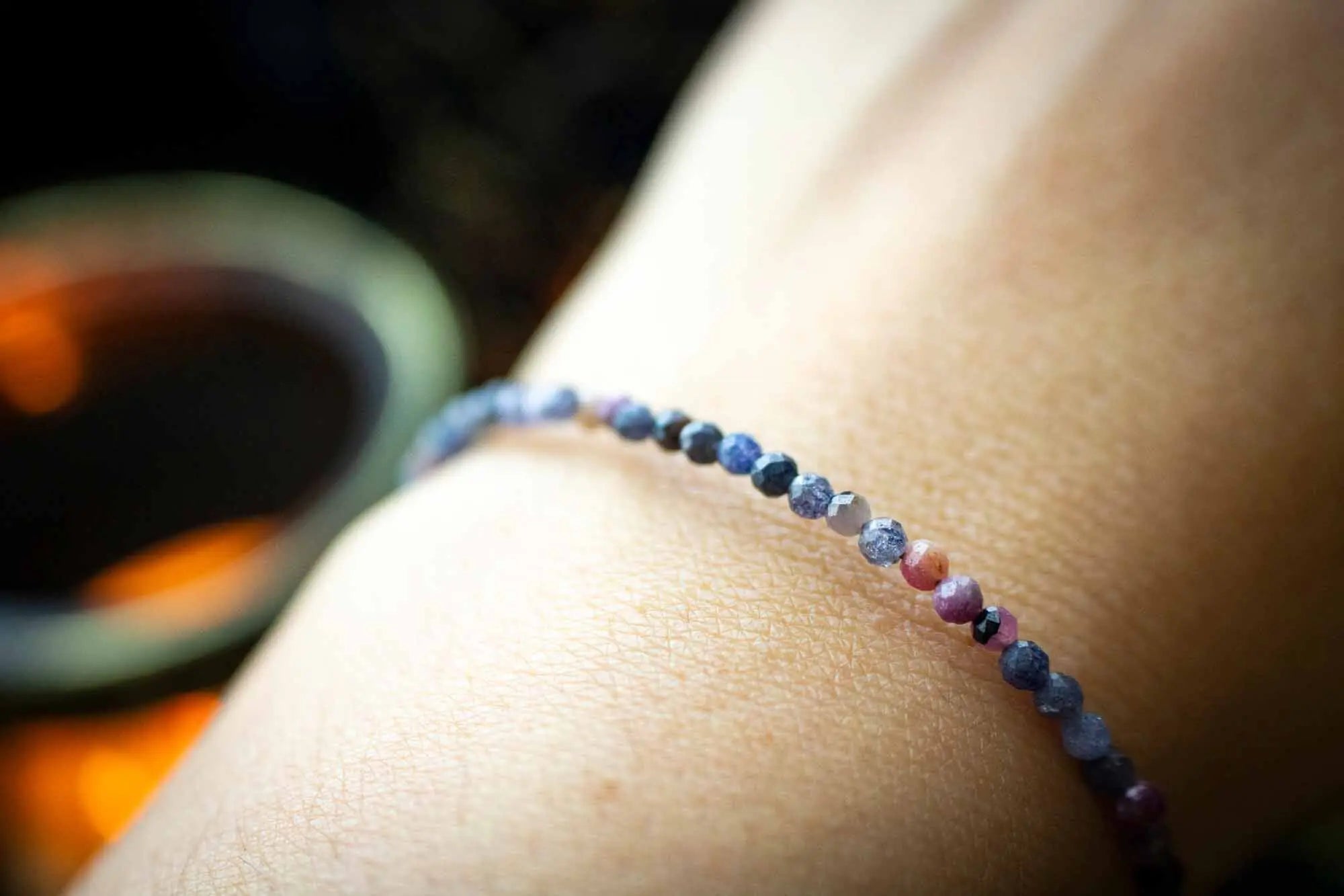 Bracelet de perles en Corindon, bleu violet et rose lunamanashop