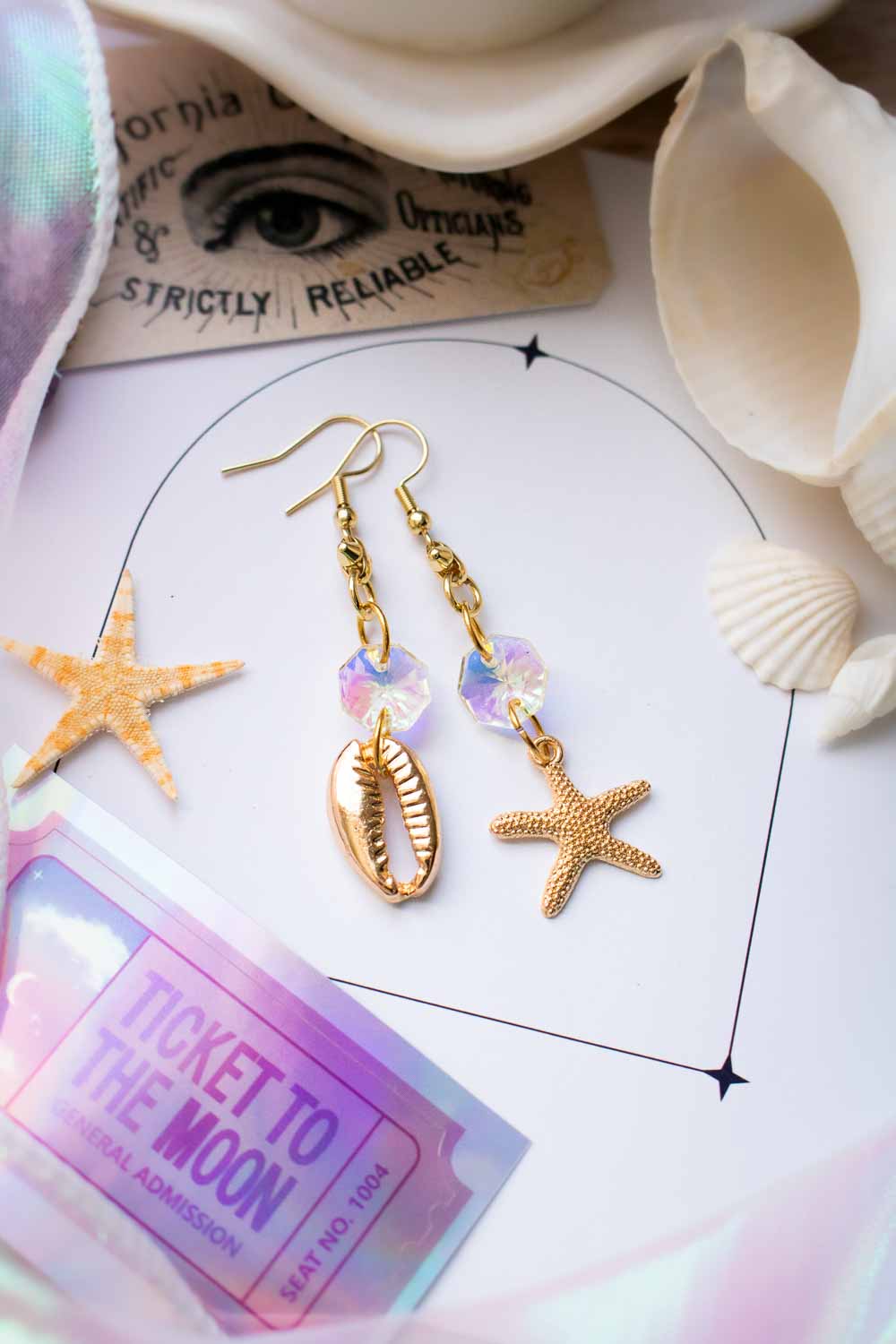 Boucles d'oreilles Échos océaniques - Asymétriques dorées avec cristaux lunamanashop