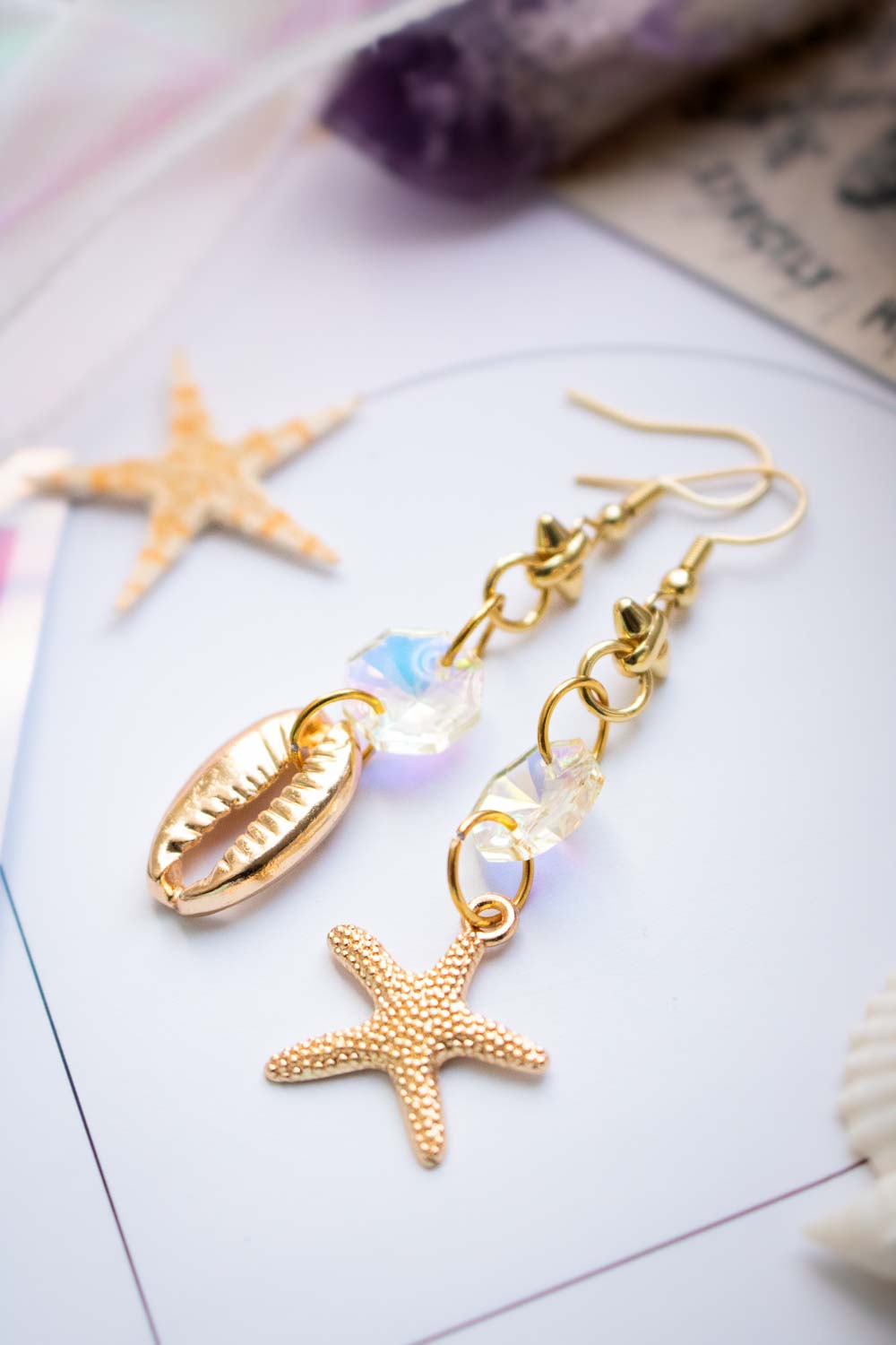 Boucles d'oreilles Échos océaniques - Asymétriques dorées avec cristaux lunamanashop