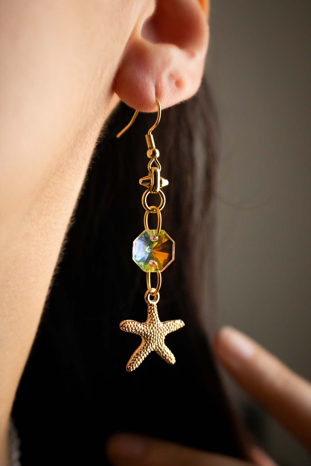 Boucles d'oreilles Échos océaniques - Asymétriques dorées avec cristaux lunamanashop