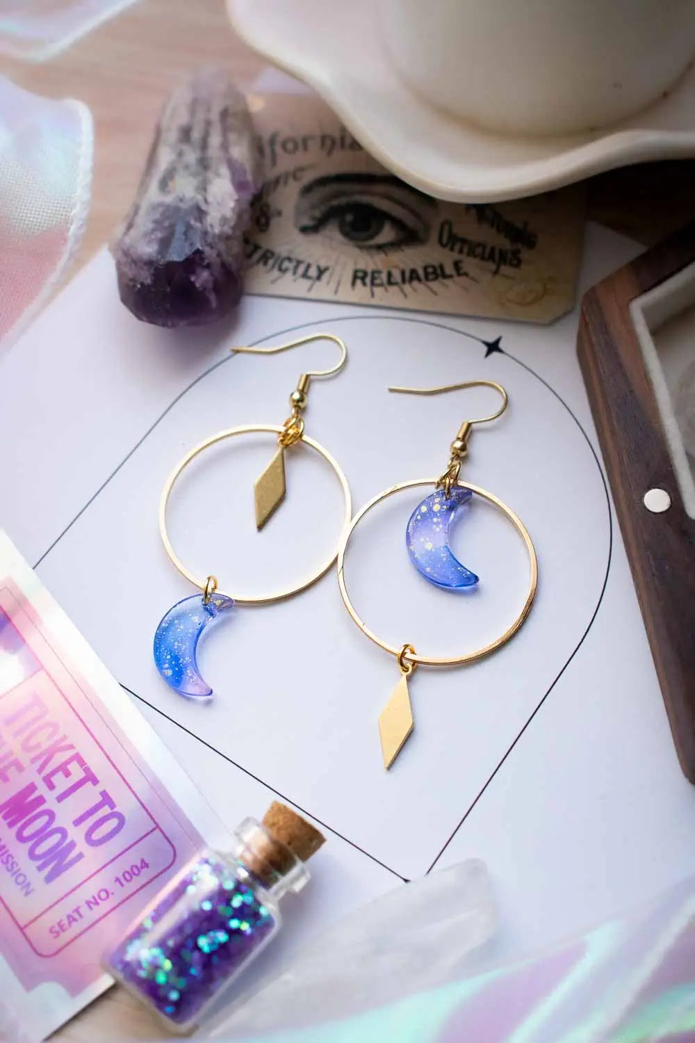 Boucles d'oreilles Équilibre lunaire - Asymétriques dorées et bleutées lunamanashop