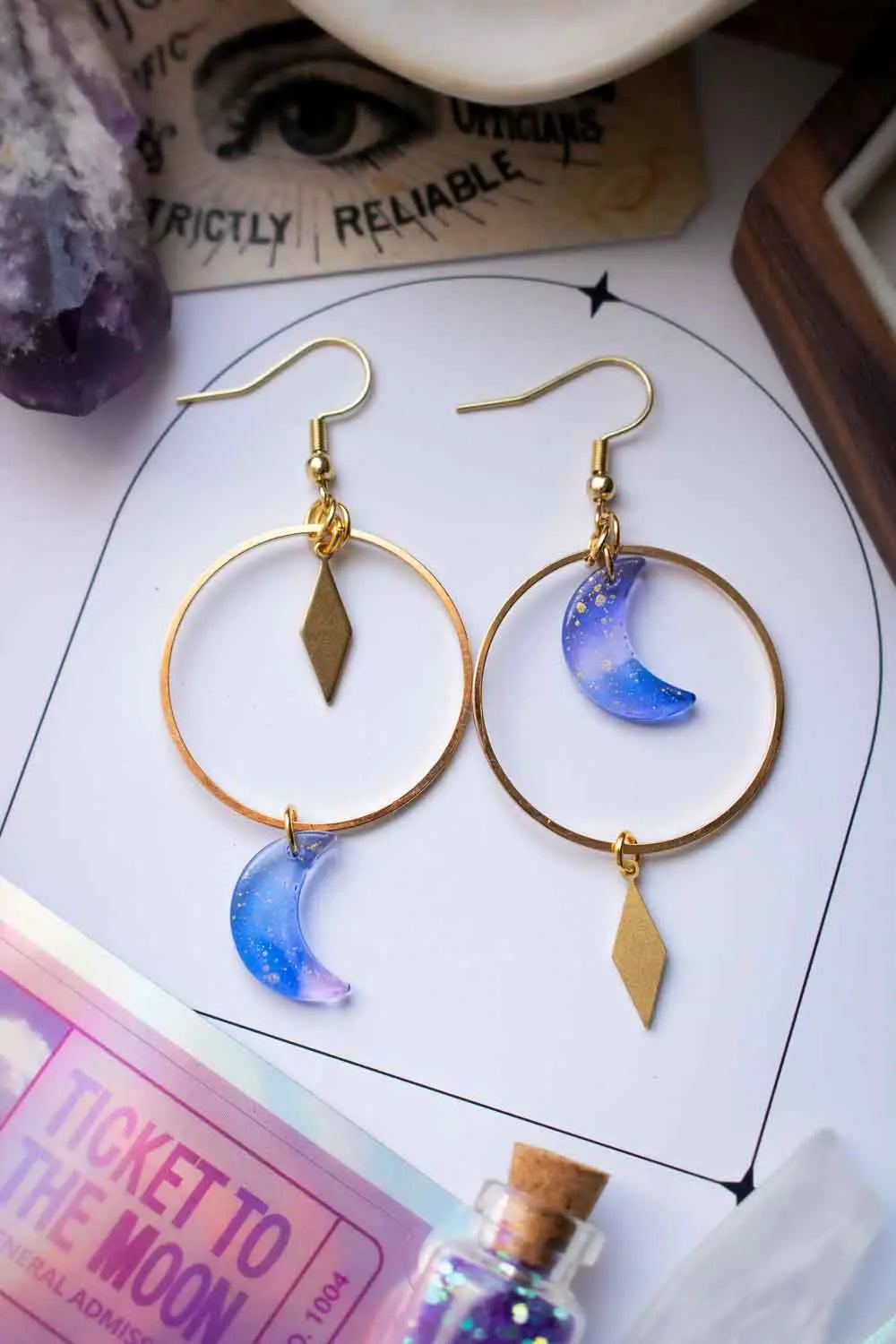 Boucles d'oreilles Équilibre lunaire - Asymétriques dorées et bleutées lunamanashop