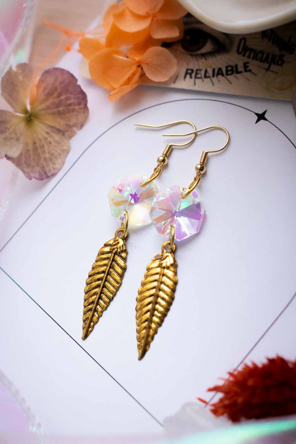 Boucles d'oreilles Murmure d'automne - Cristaux de verre et feuilles dorées lunamanashop