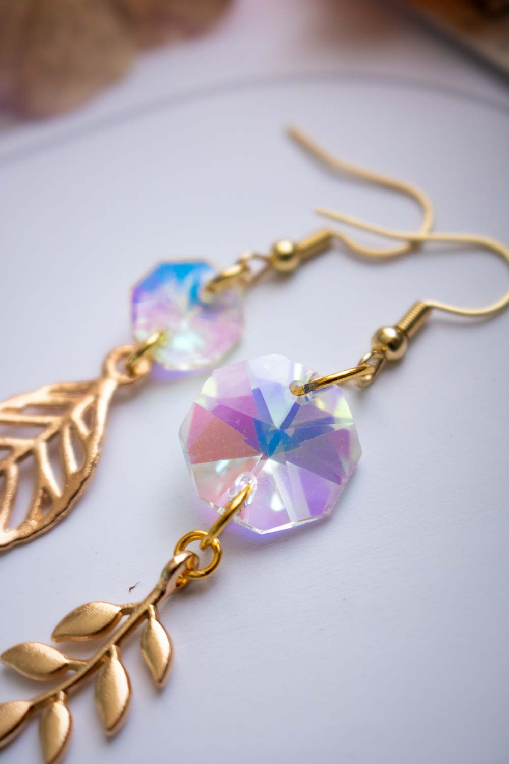 Boucles d'oreilles Duo sylvestre - Cristaux de verre et motifs botaniques dorés lunamanashop