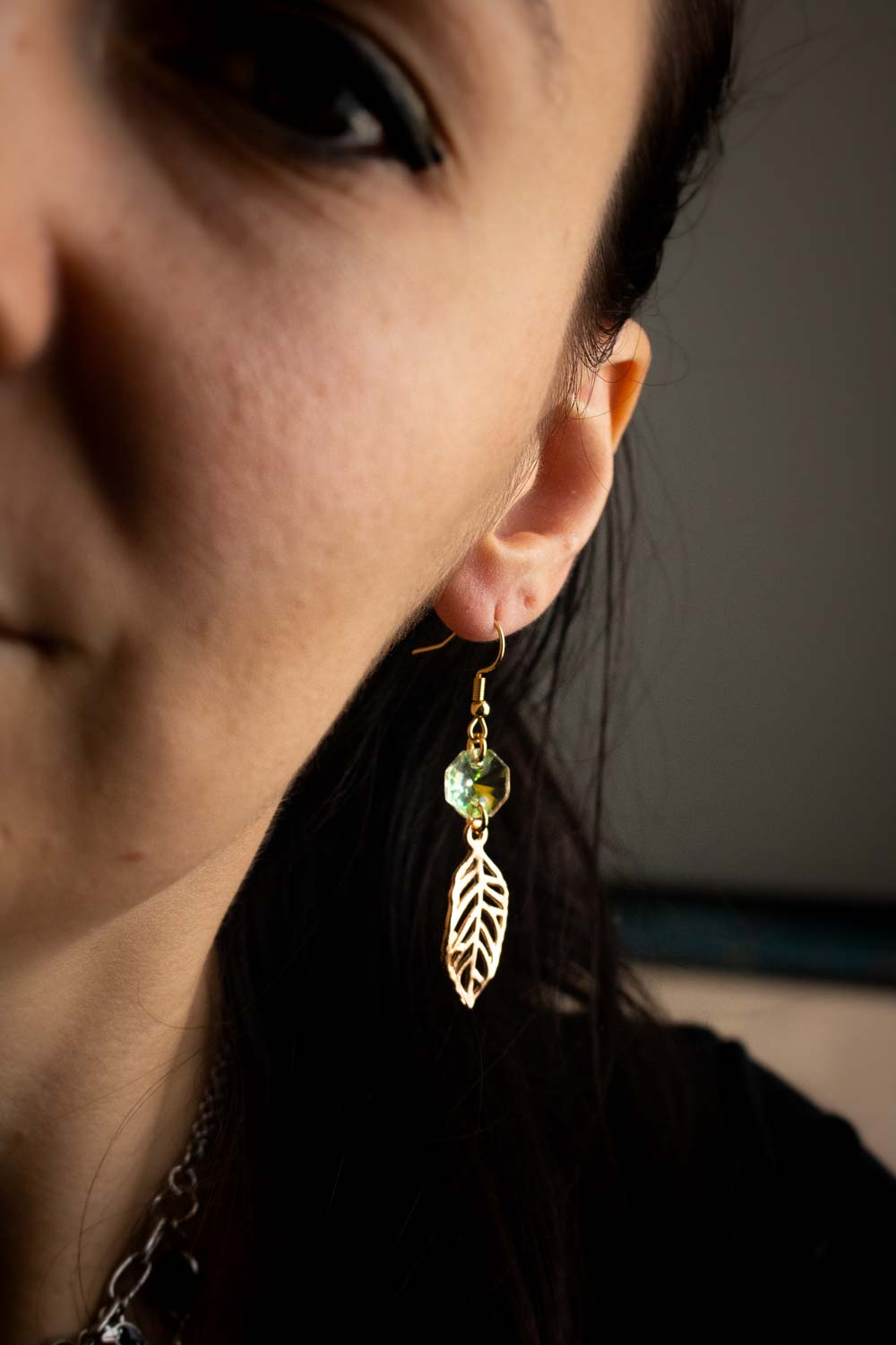 Boucles d'oreilles Duo sylvestre - Cristaux de verre et motifs botaniques dorés lunamanashop