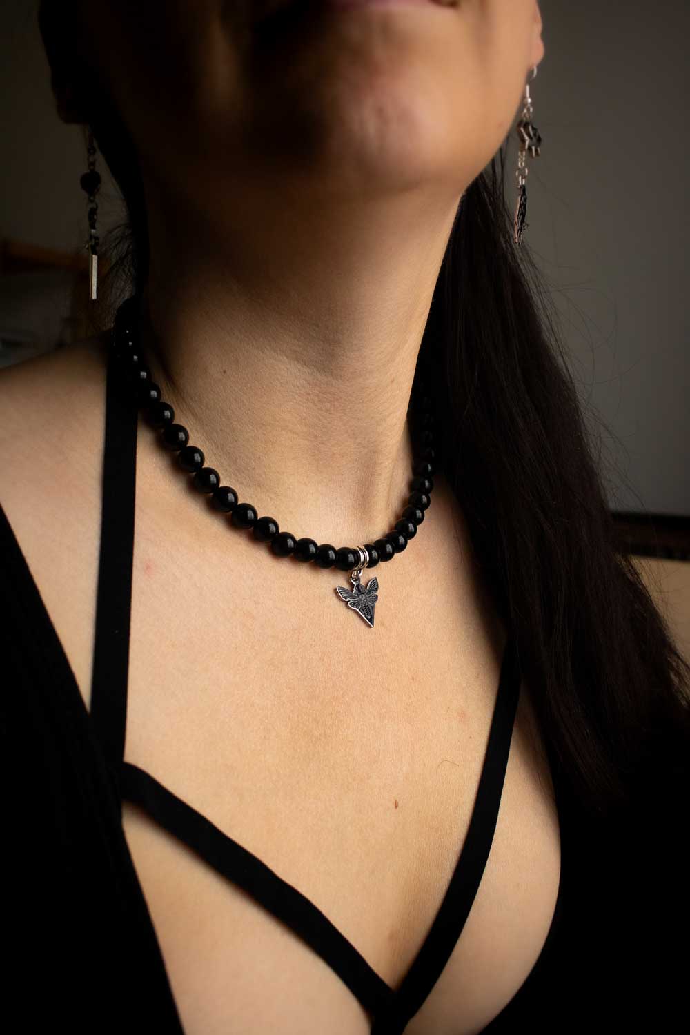 Collier Envol nocturne - Obsidienne noire et papillon sphinx lunamanashop