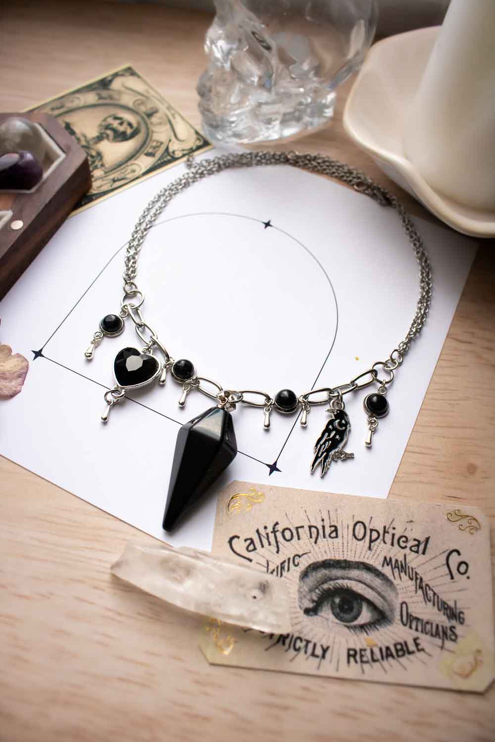 Collier Murmures gothiques - Double chaîne et breloques ténébreuses lunamanashop