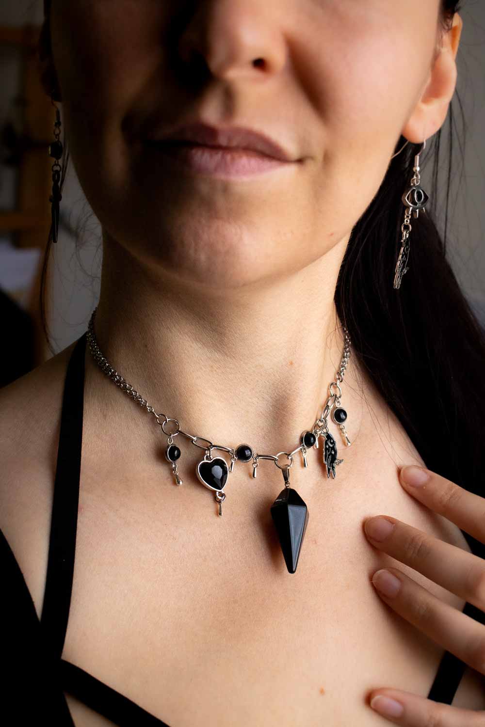 Collier Murmures gothiques - Double chaîne et breloques ténébreuses lunamanashop