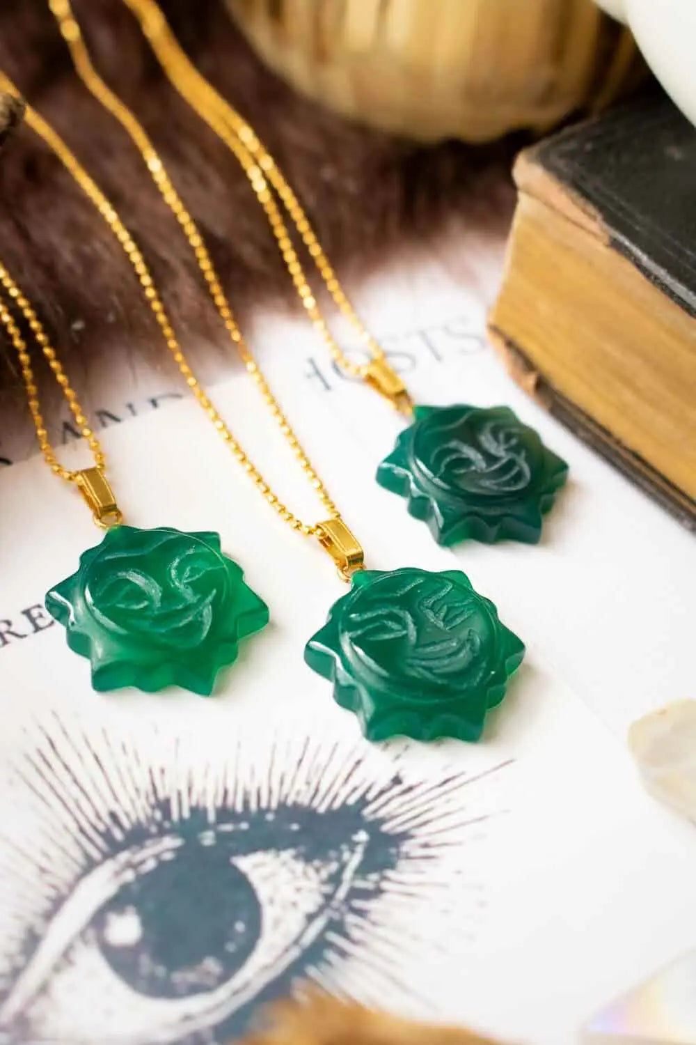 Pendentif Agate verte Zezuna et chaîne en laiton doré lunamanashop