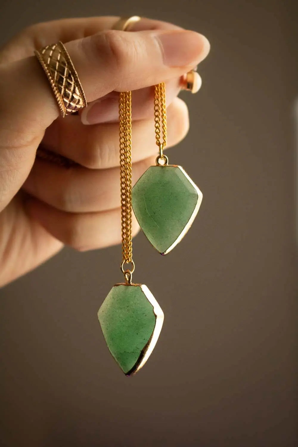 Pendentif Dessielle aventurine verte et chaîne en laiton doré lunamanashop