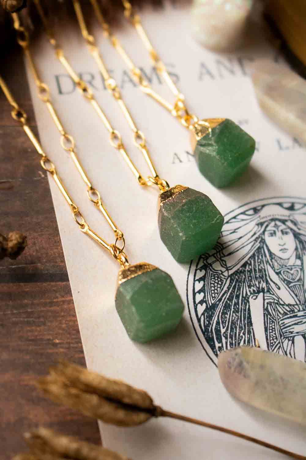 Pendentif Lyrei aventurine verte et chaîne plaquée or 18 carats lunamanashop