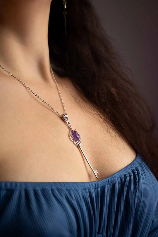 Pendentif "Clé des Rêves" avec une améthyste facettée