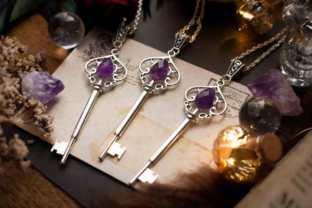 Pendentif "Clé des Rêves" avec une améthyste facettée