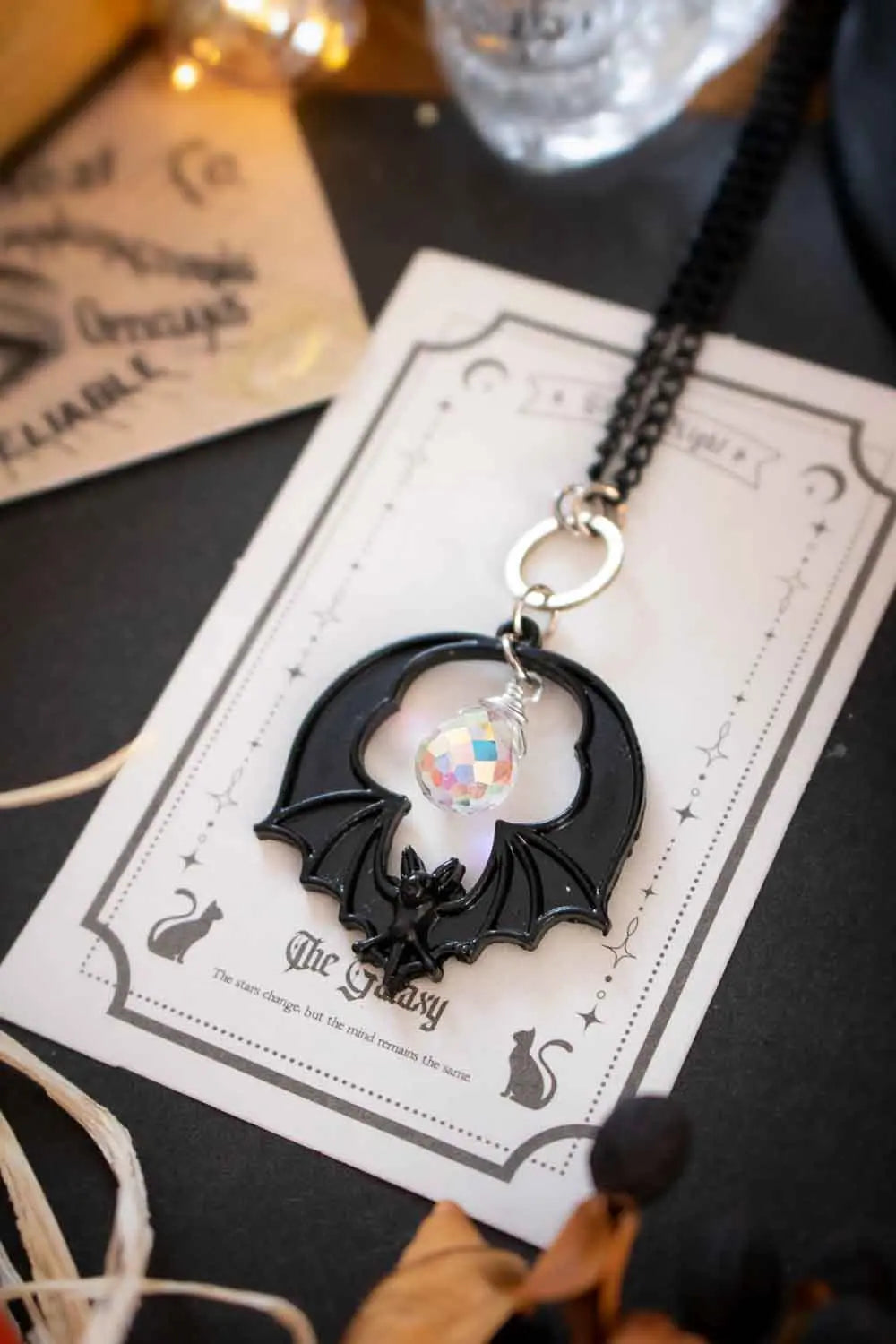 Pendentif Lueur d'ombre avec chauve souris noire lunamanashop