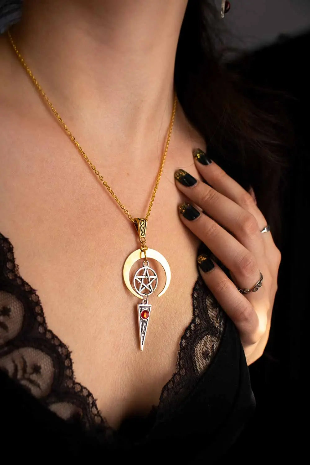 Pendentif doré Rituel de sang avec pentacle lunamanashop