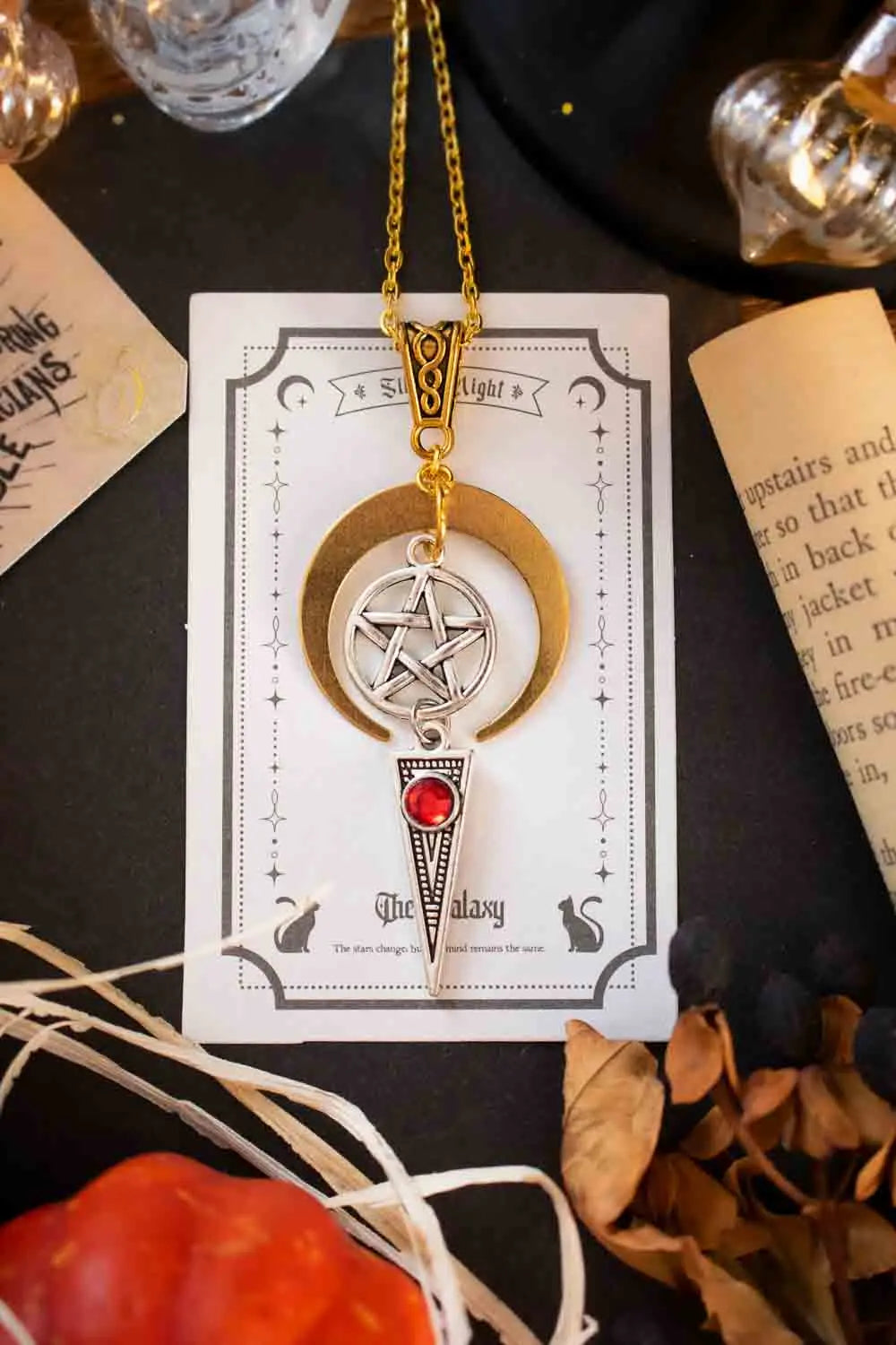 Pendentif doré Rituel de sang avec pentacle lunamanashop