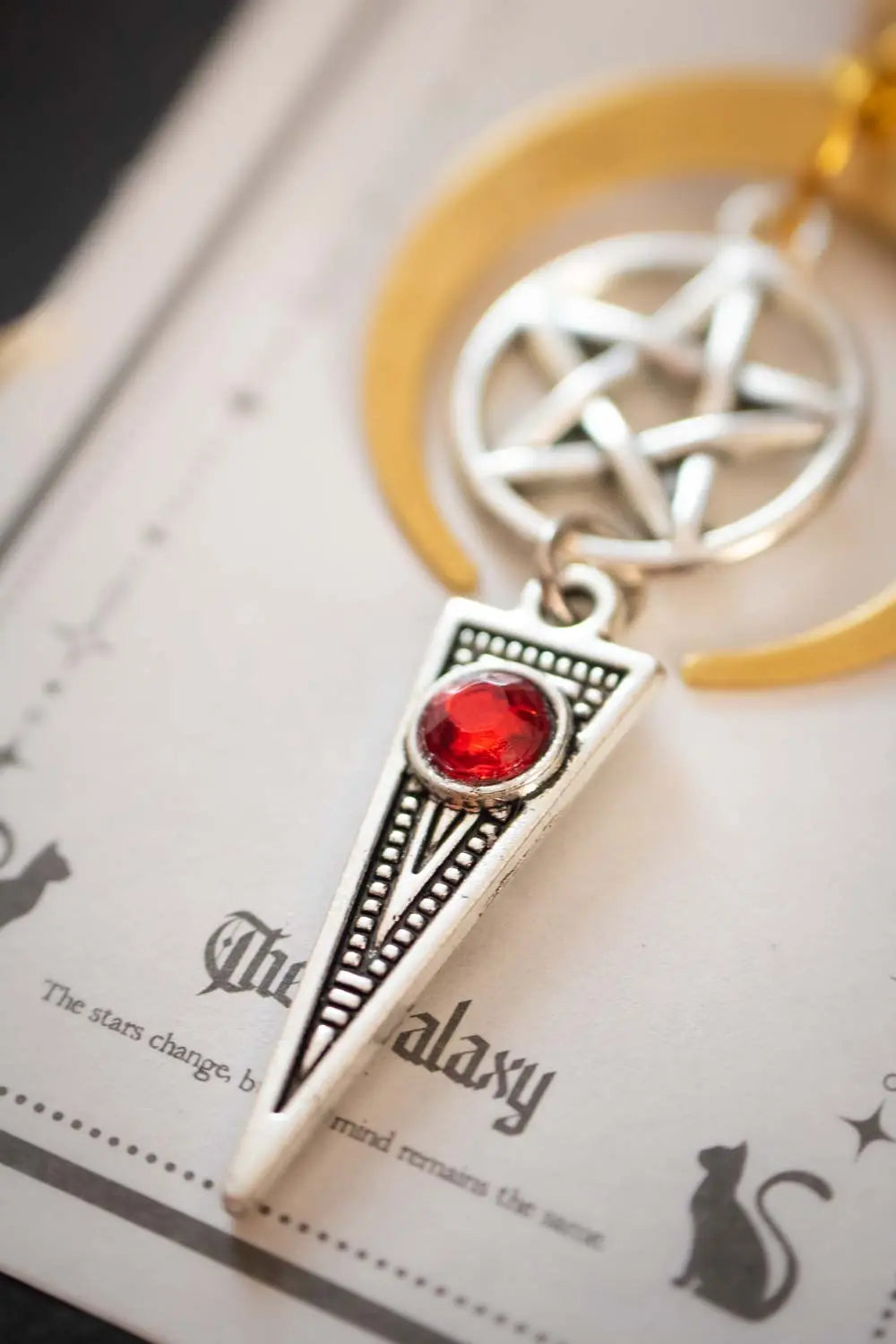 Pendentif doré Rituel de sang avec pentacle lunamanashop