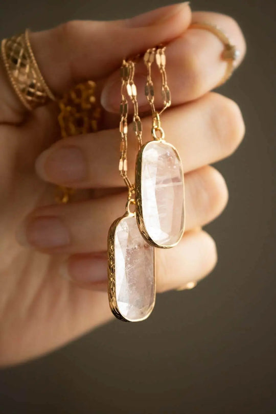 Pendentif quartz transparent Nyrella et chaîne en laiton doré lunamanashop