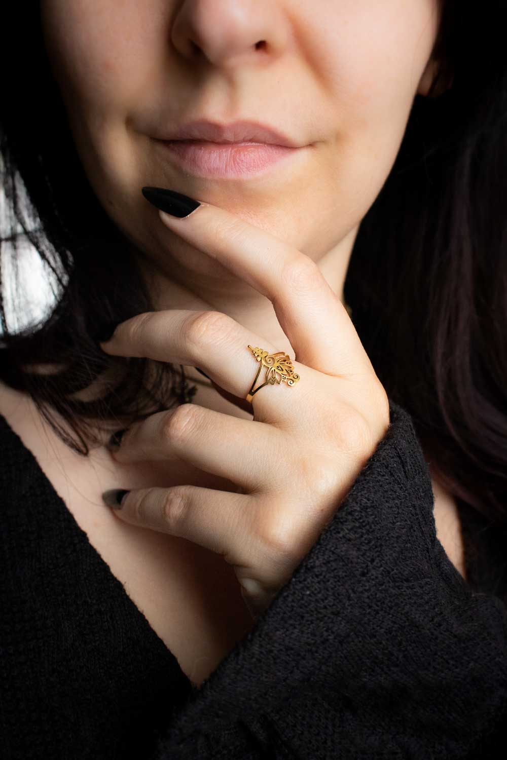 Bague Éveil sacré - Lotus et Unalome dorés lunamanashop