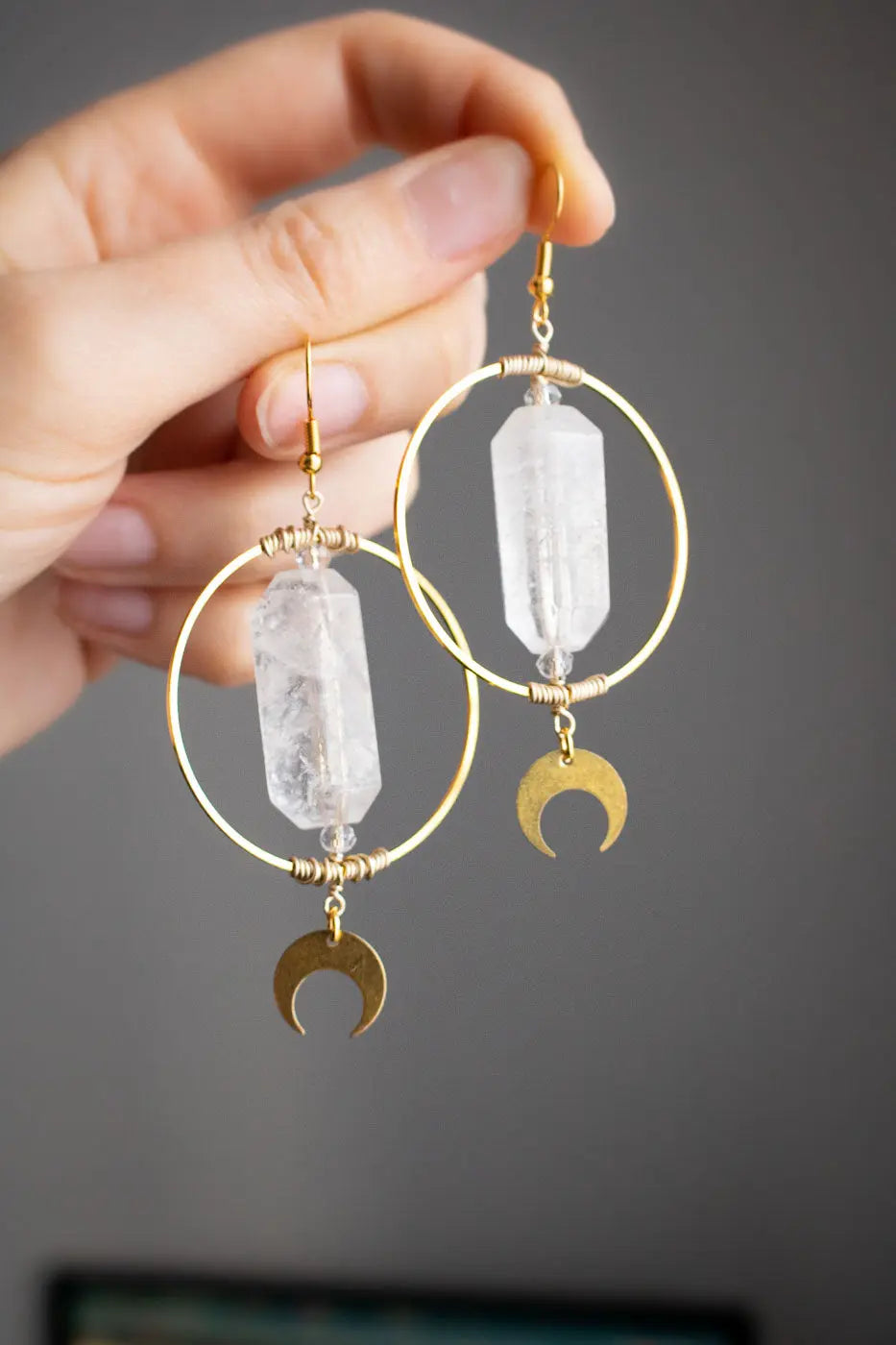 Boucles d&#39;oreilles prisme de quartz et cercle lunaire doré Prismalune - lunamanashop