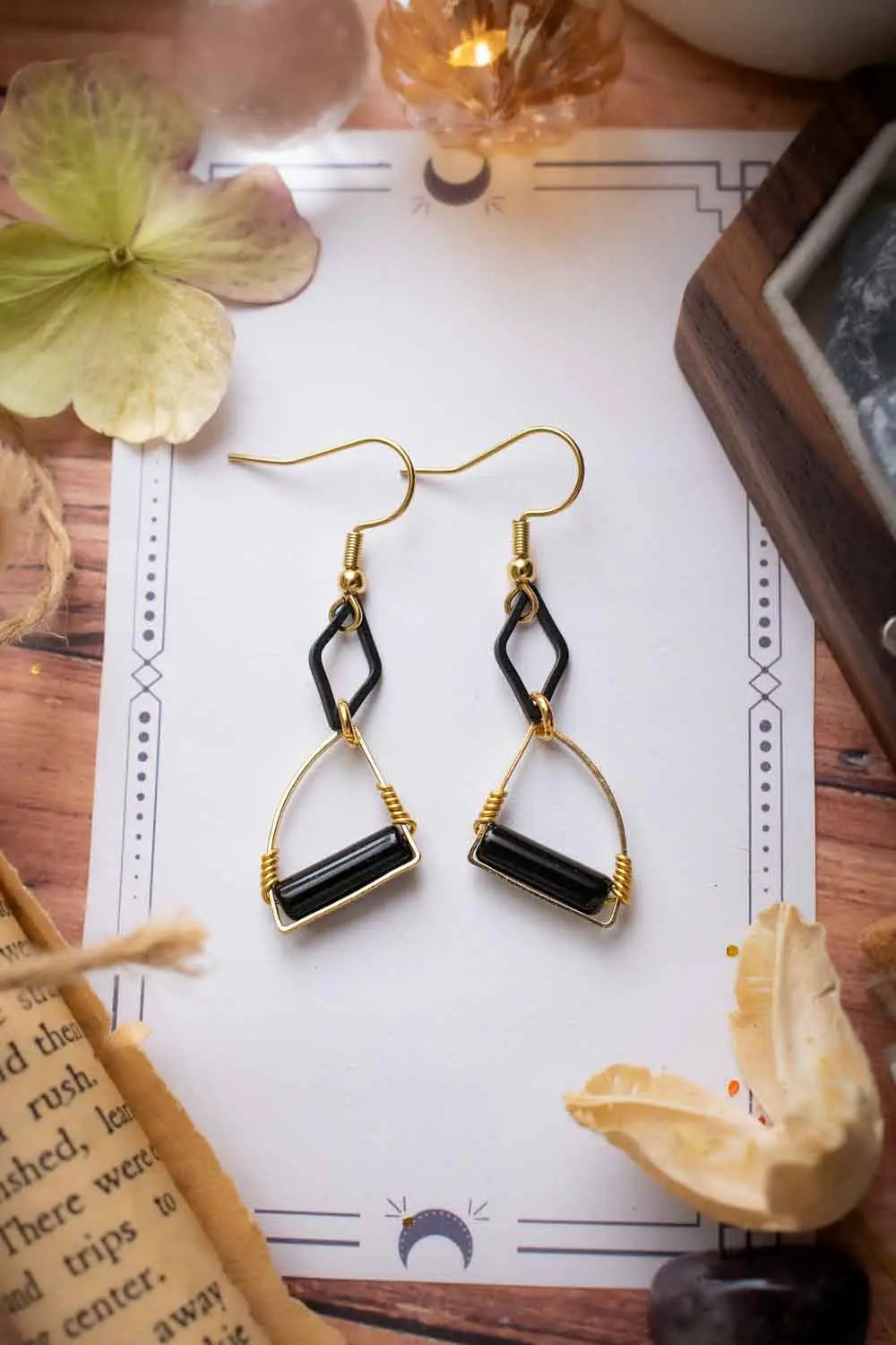 Boucles d&#39;oreilles Éclat des ombres - Petit modèle en onyx noir lunamanashop