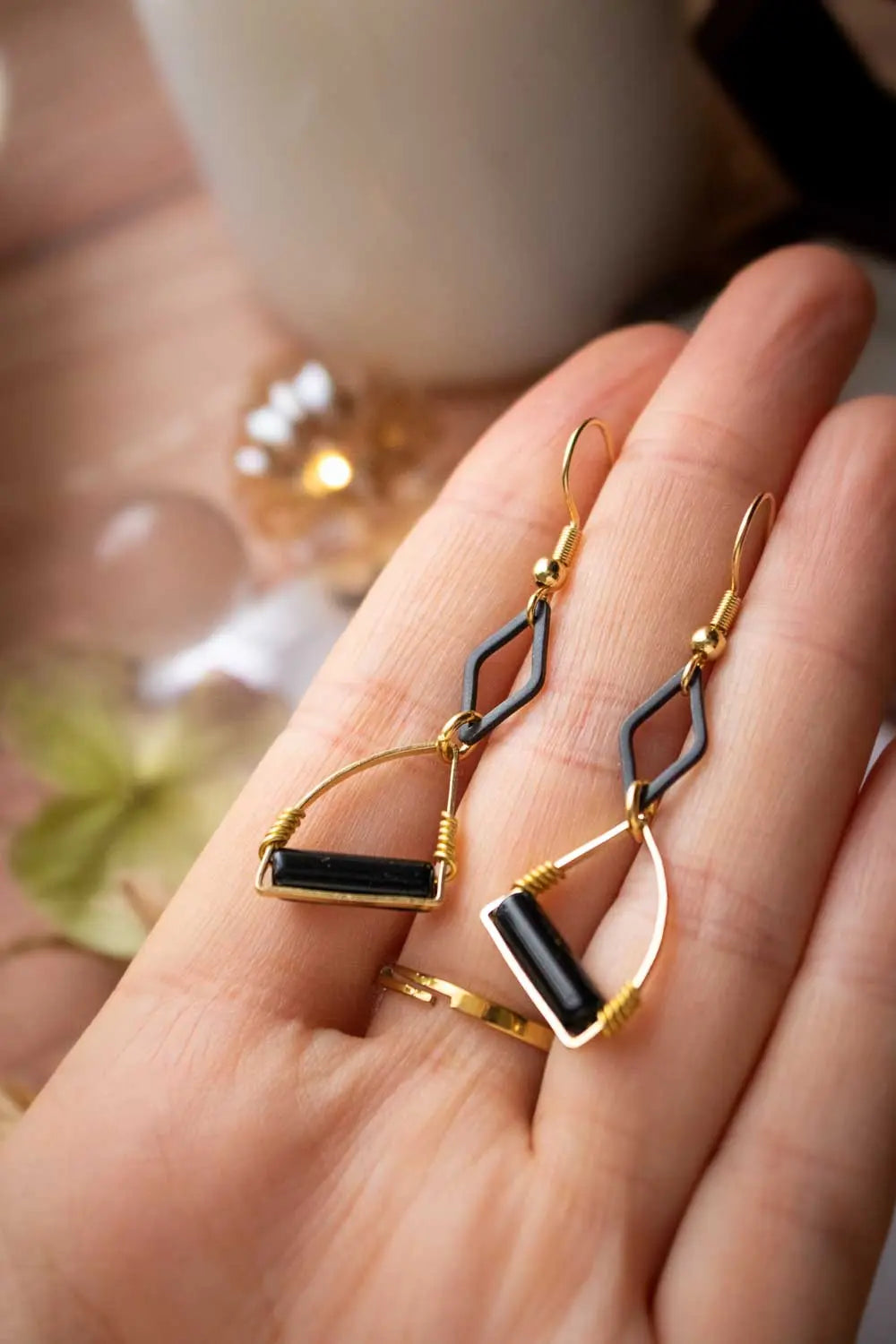 Boucles d&#39;oreilles Éclat des ombres - Petit modèle en onyx noir lunamanashop