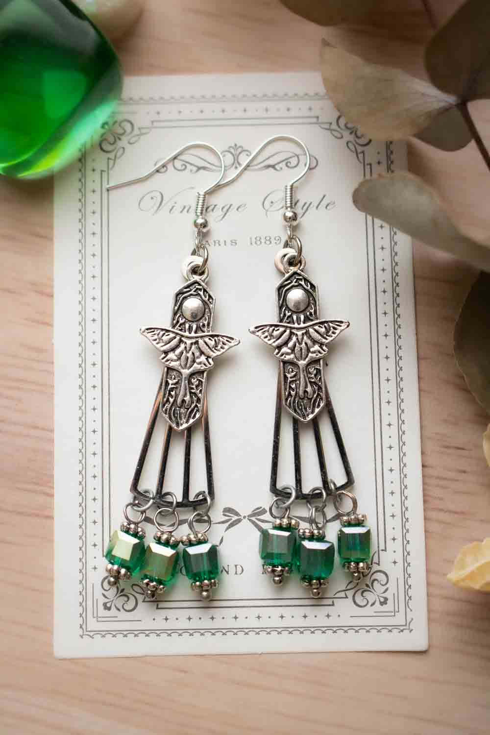Boucles d'oreilles argentées papillon - Perles vertes en verre - Larmes de Fée lunamanashop