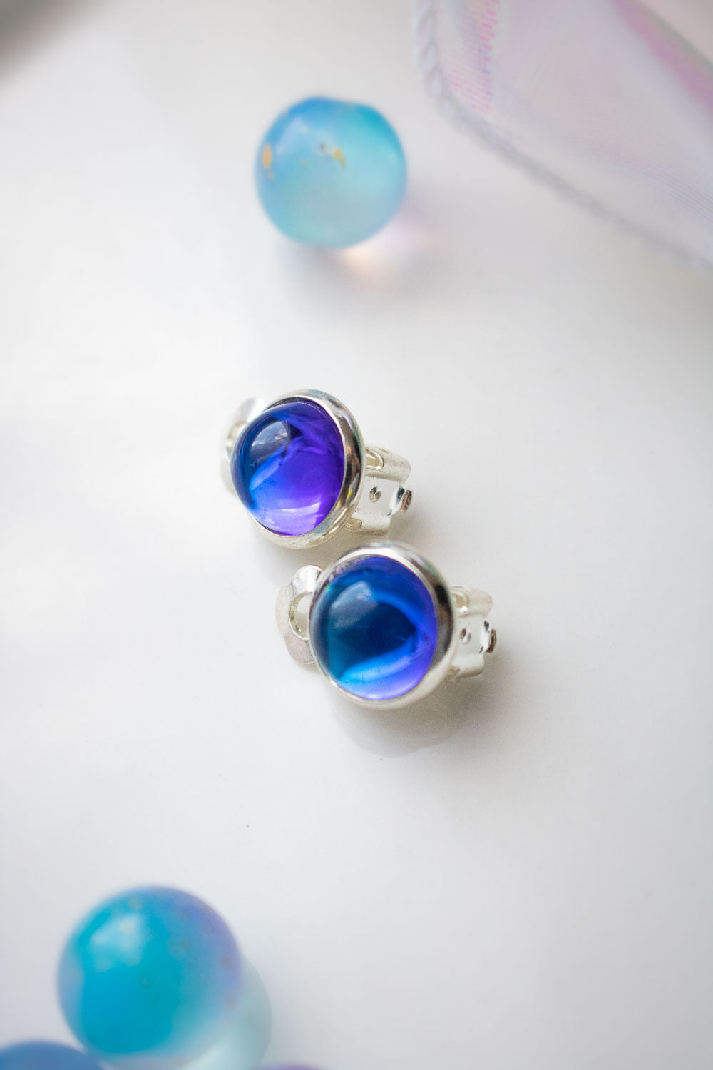 Boucles d'Oreilles Clips verre - Reflets bleus violets - Célestine lunamanashop