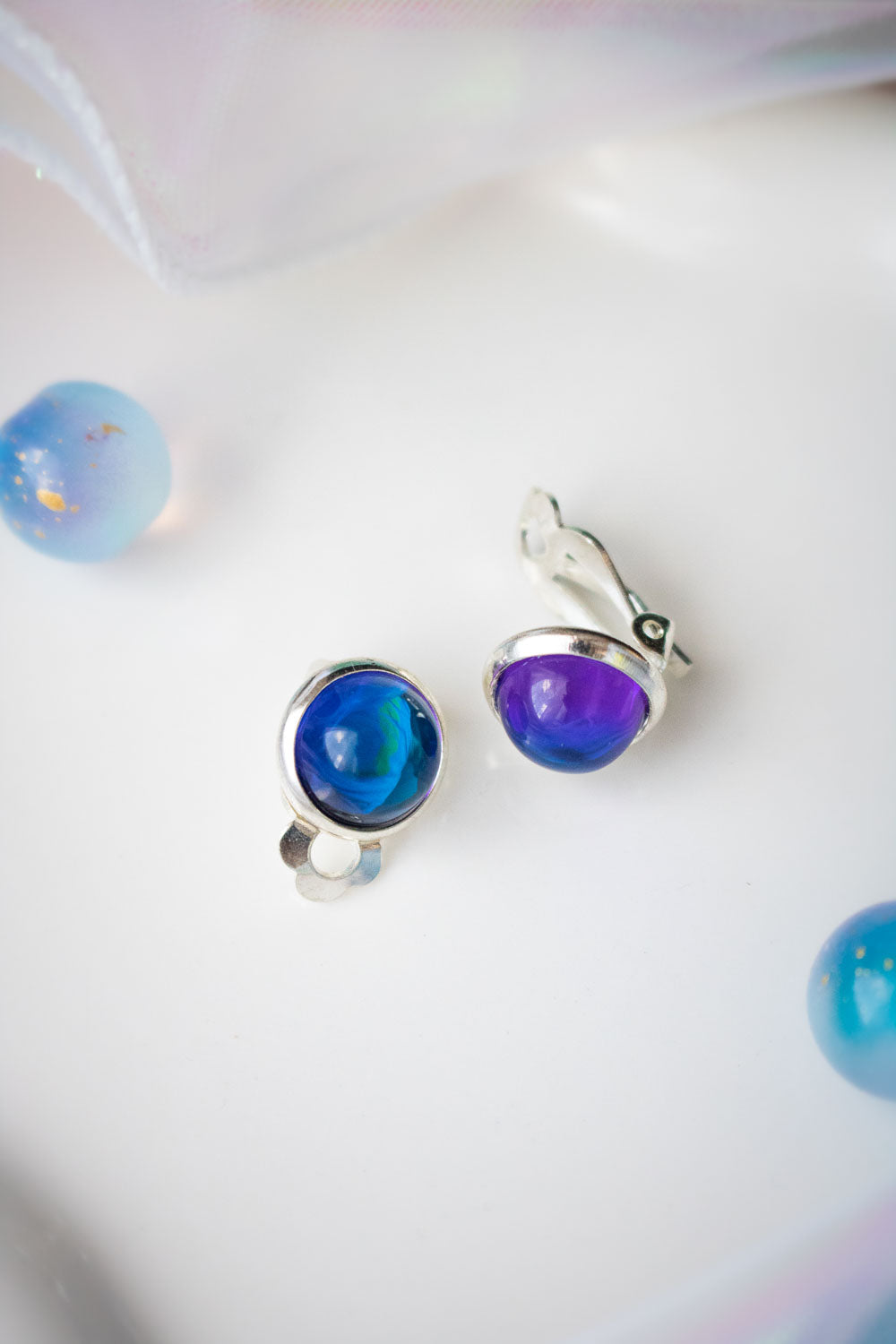 Boucles d'Oreilles Clips verre - Reflets bleus violets - Célestine lunamanashop