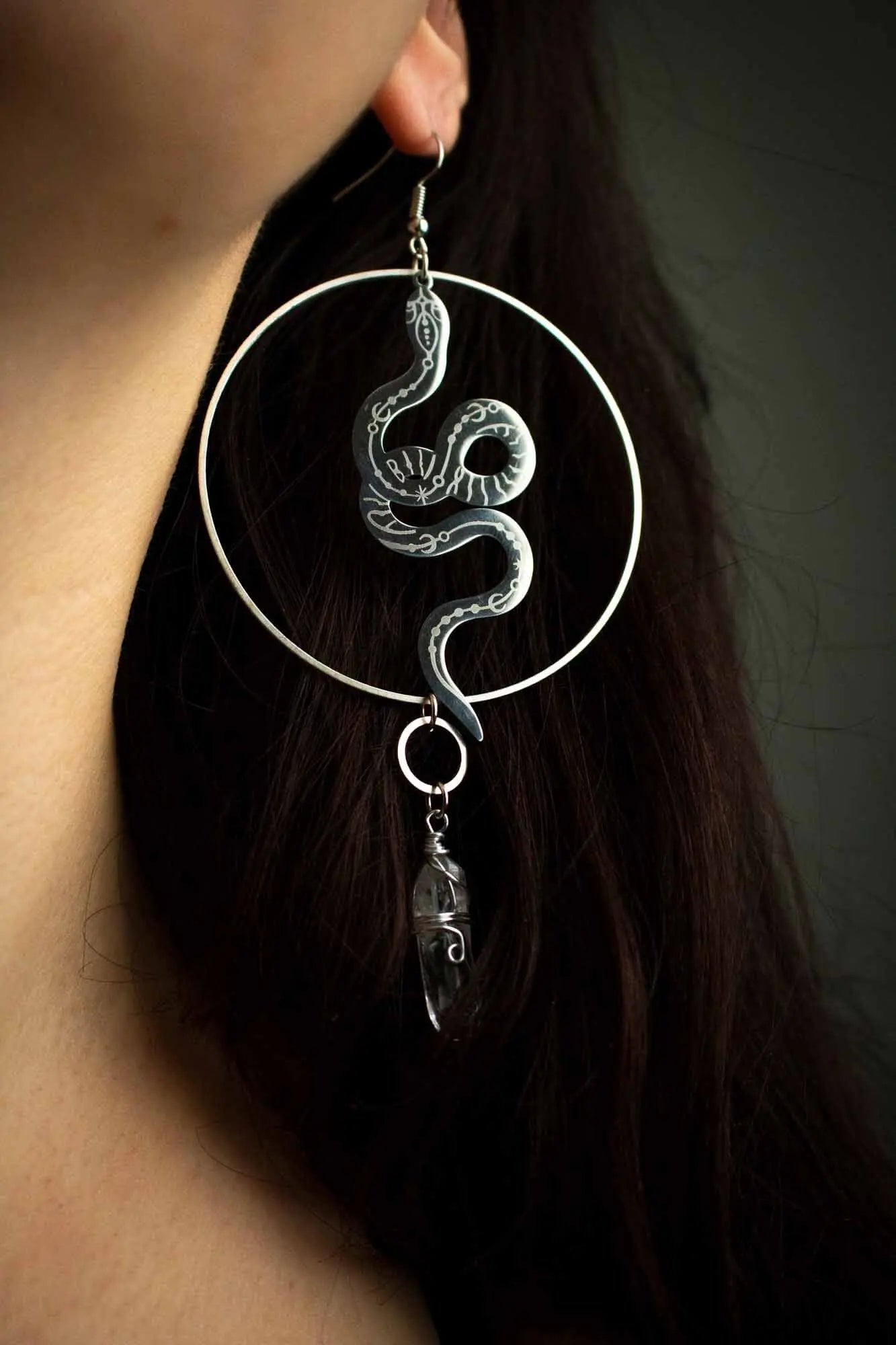 Boucles d'oreille Serpentine avec anneaux et serpents argentés lunamanashop