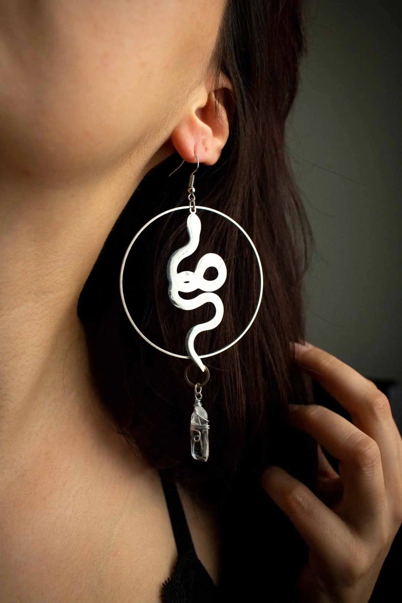 Boucles d&#39;oreille Serpentine avec anneaux et serpents argentés lunamanashop
