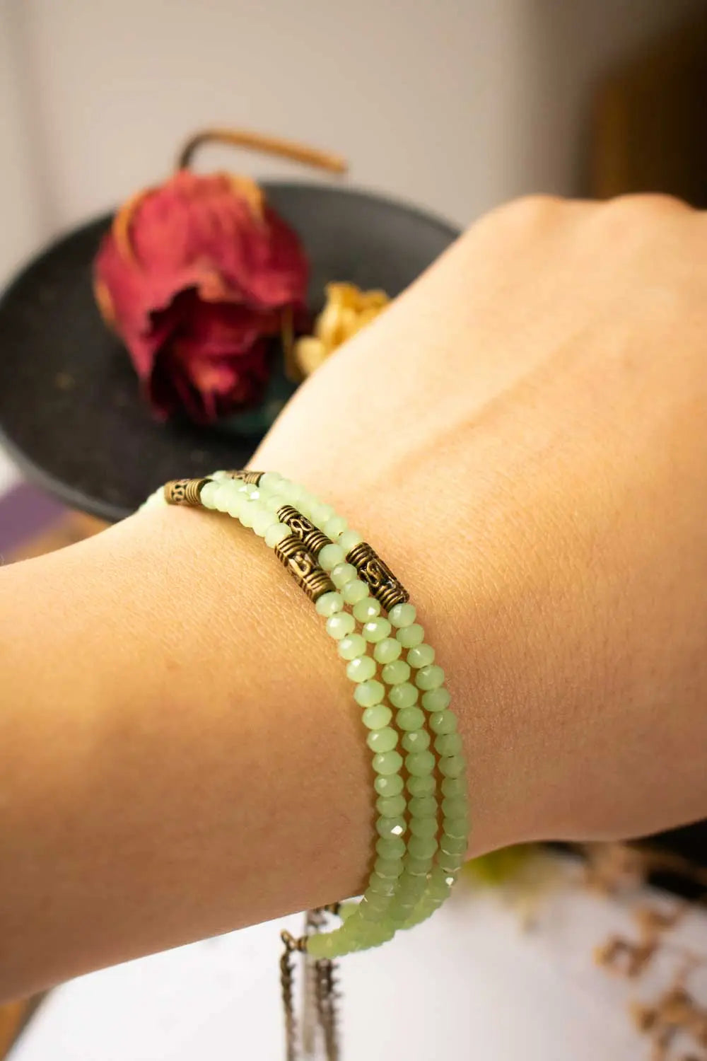 Bracelet Verte Sérénité en perles de péridot vert clair lunamanashop